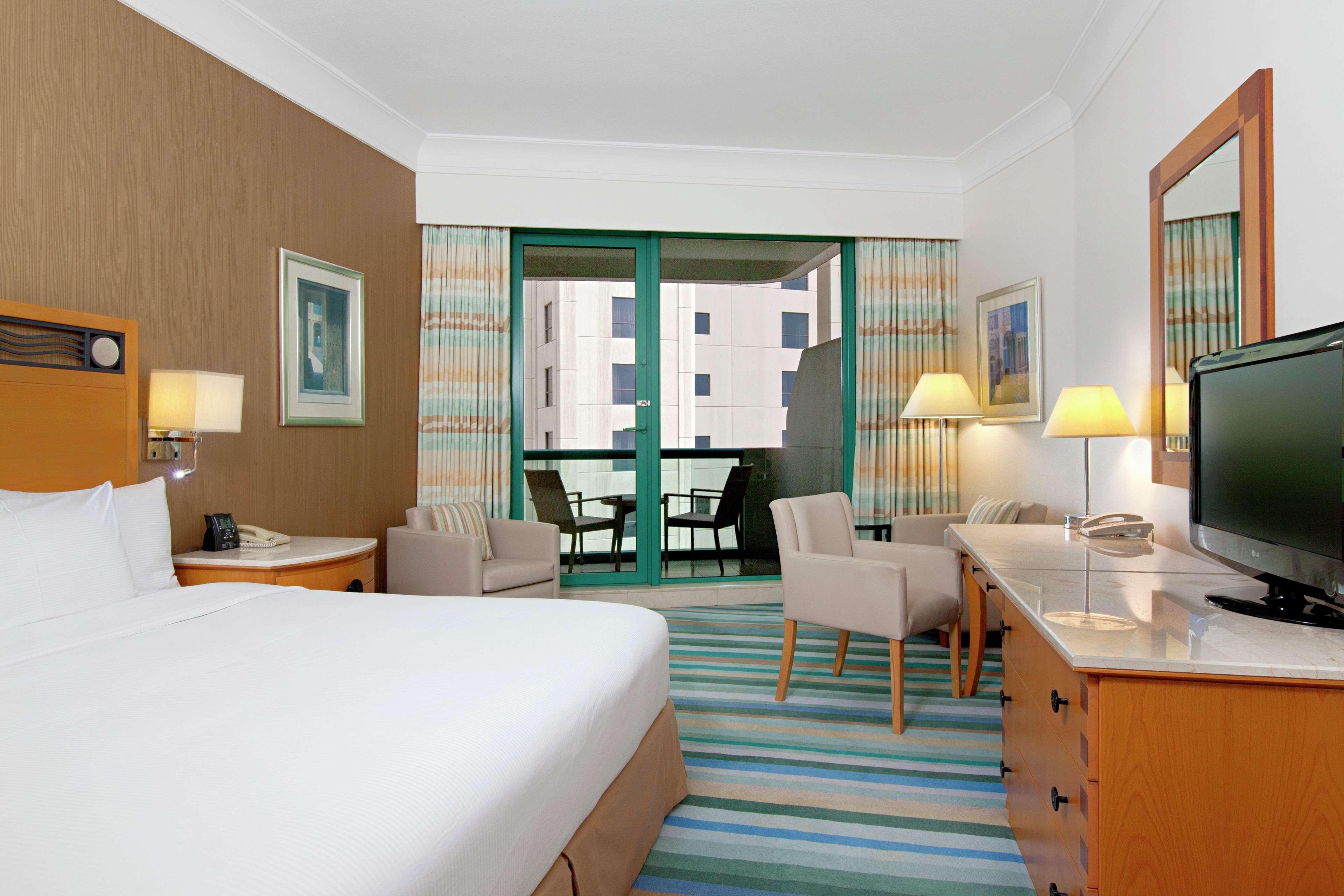 Hilton Dubai Jumeirah Cameră foto A room at the Jumeirah Beach Hotel