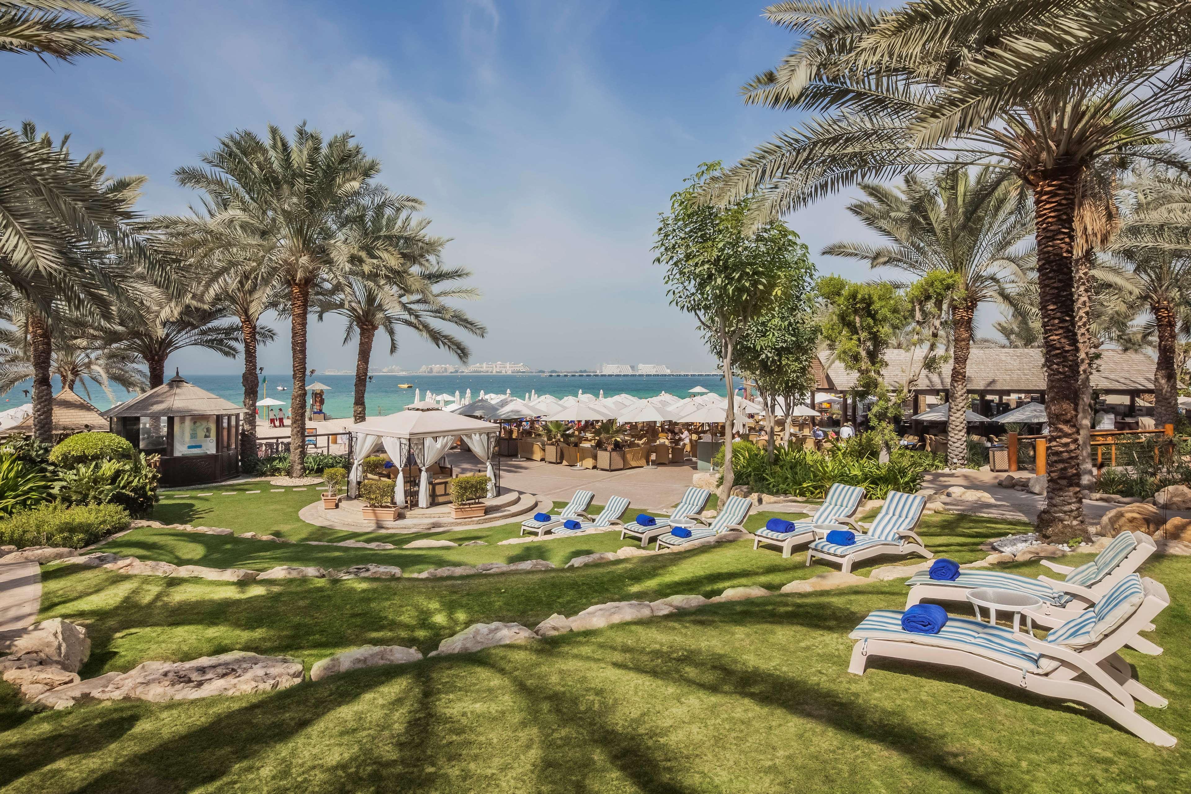 Hilton Dubai Jumeirah Exterior foto The beach at Jumeirah Beach Hotel
