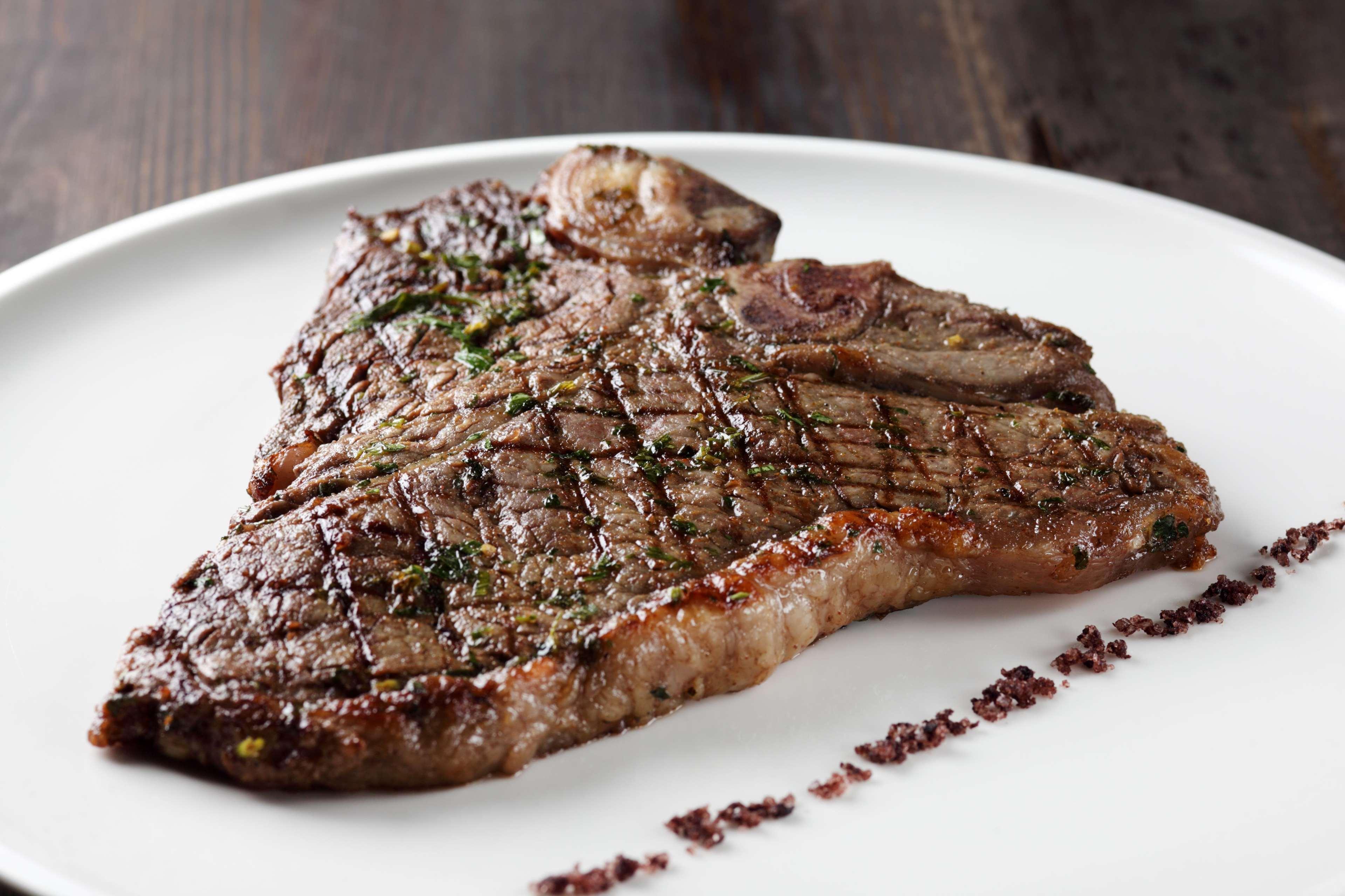 Hilton Dubai Jumeirah Exterior foto A grilled steak
