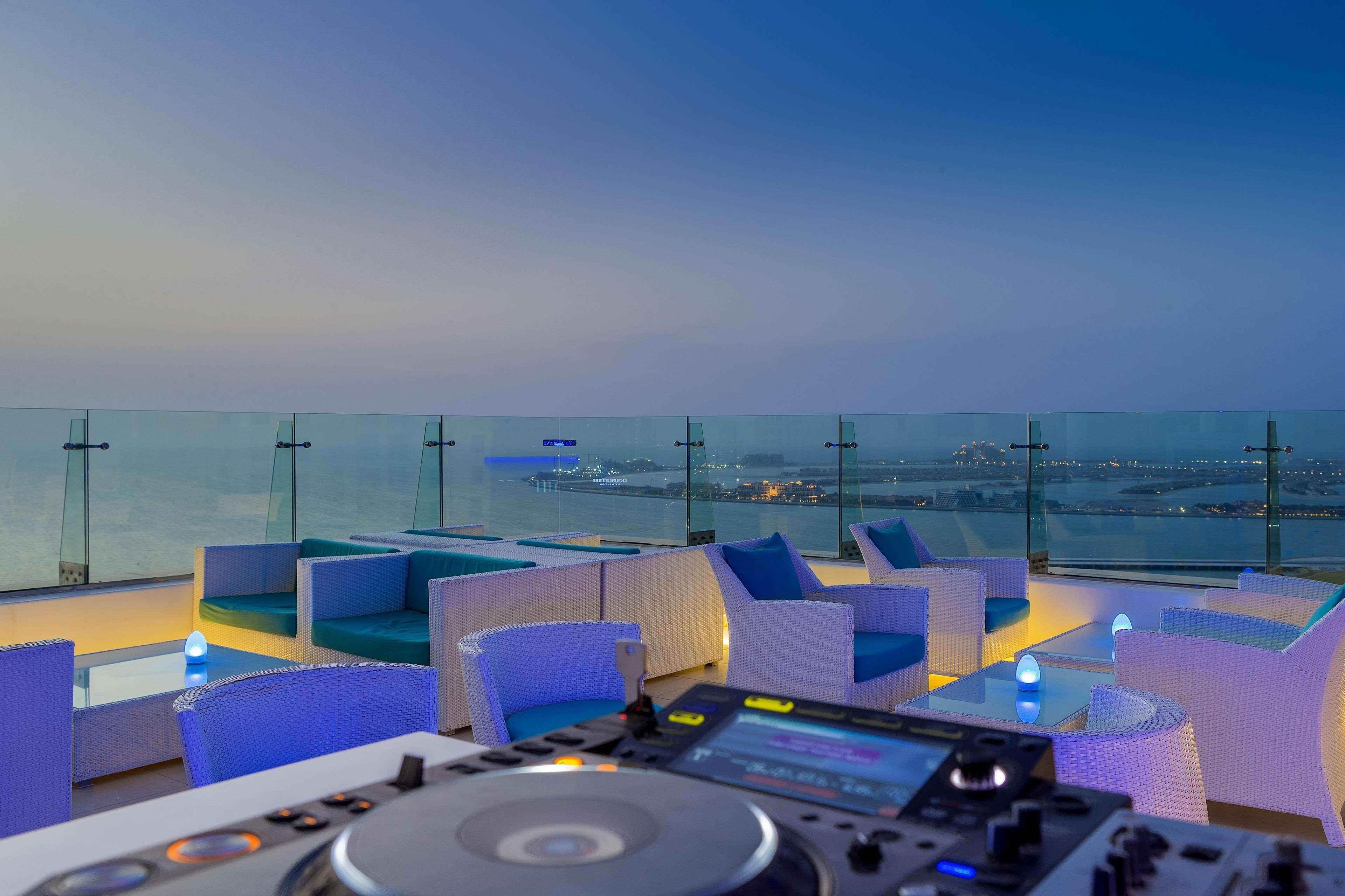 Hilton Dubai Jumeirah Exterior foto Skyline