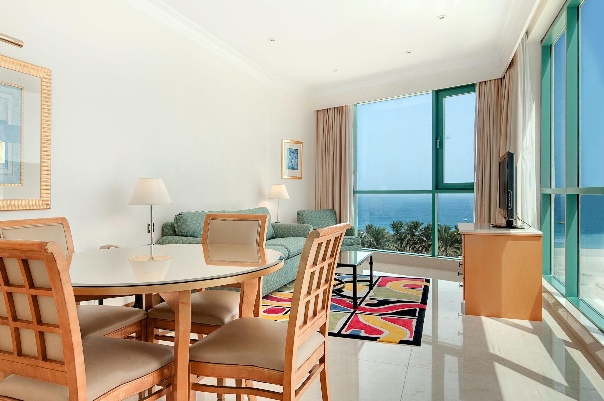 Hilton Dubai Jumeirah Exterior foto A typical apartment