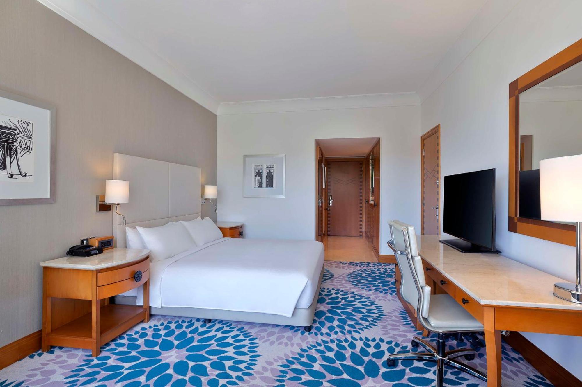 Hilton Dubai Jumeirah Exterior foto A room at the hotel