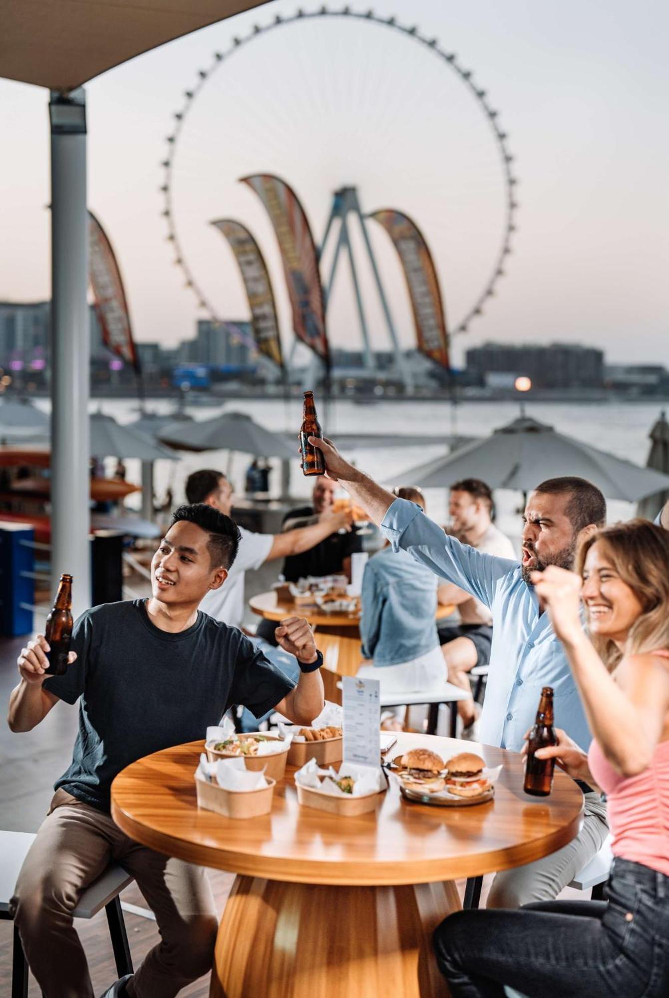 Hilton Dubai Jumeirah Exterior foto Beer Garden at the Riverfront